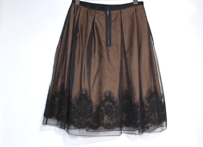 10万✨未使用 フォクシー ナイロンスカート Fロゴ 23年 黒42 大きめ 10万✨未使用 フォクシー ナイロンスカート Fロゴ 23年 黒42 大きめ