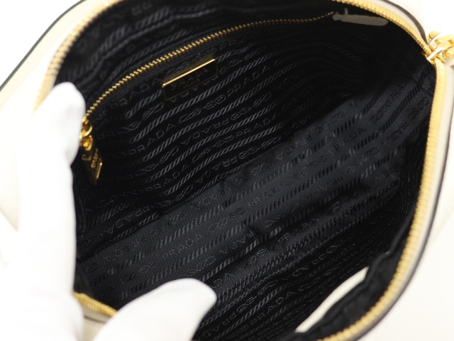 PRADA プラダ ショルダーバッグ カーフ ホワイト 1BH103 PRADA プラダ ショルダーバッグ カーフ ホワイト 1BH103
