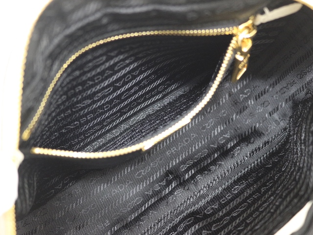 PRADA プラダ ショルダーバッグ カーフ ホワイト 1BH103 PRADA プラダ ショルダーバッグ カーフ ホワイト 1BH103