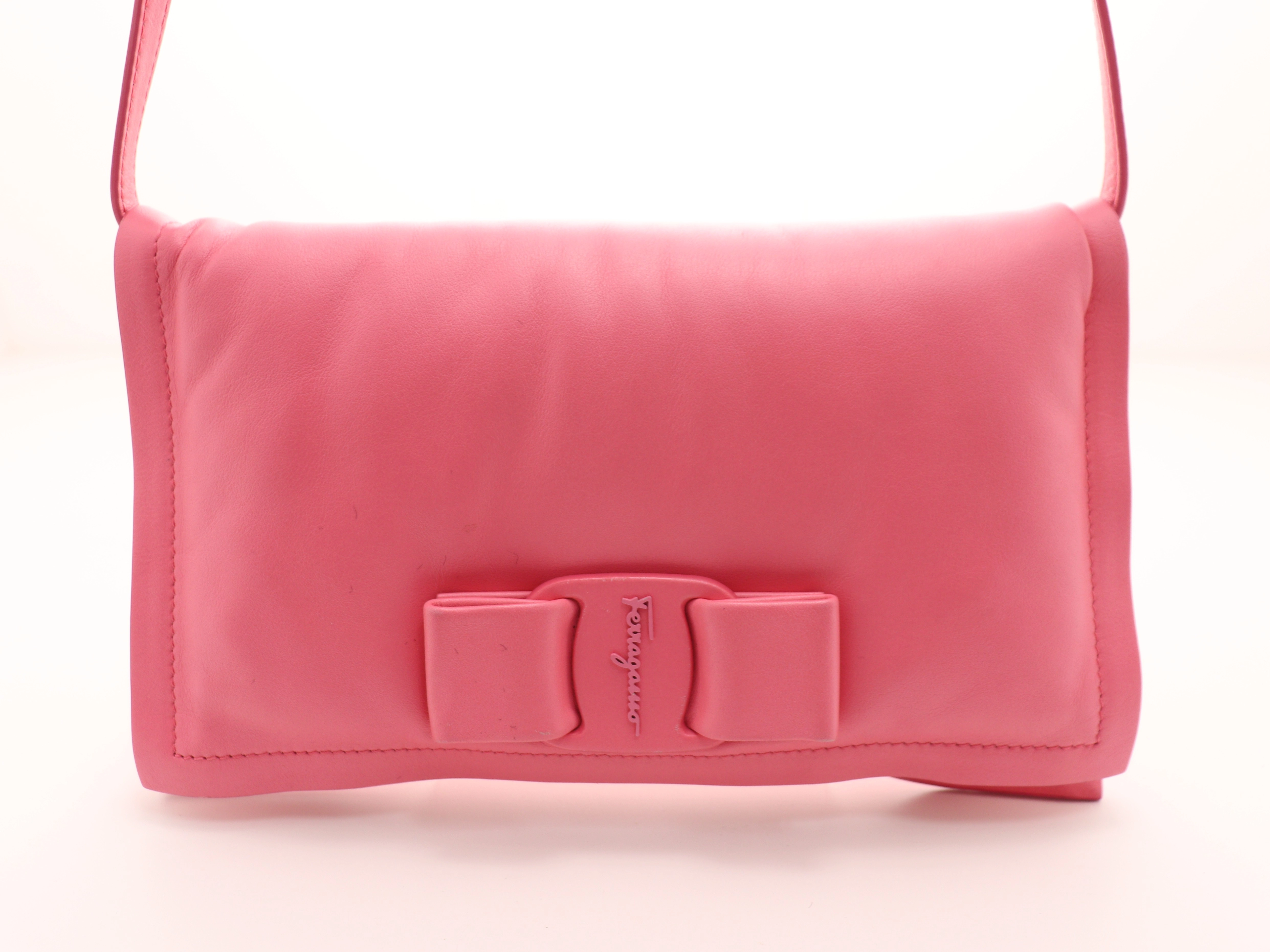 ✨かおり✨極美品✨　フェラガモ　ショルダーバッグ　ヴァラリボン　レザー 極 美品 Salvatore Ferragamo サルヴァトーレフェラガモ ヴァラ