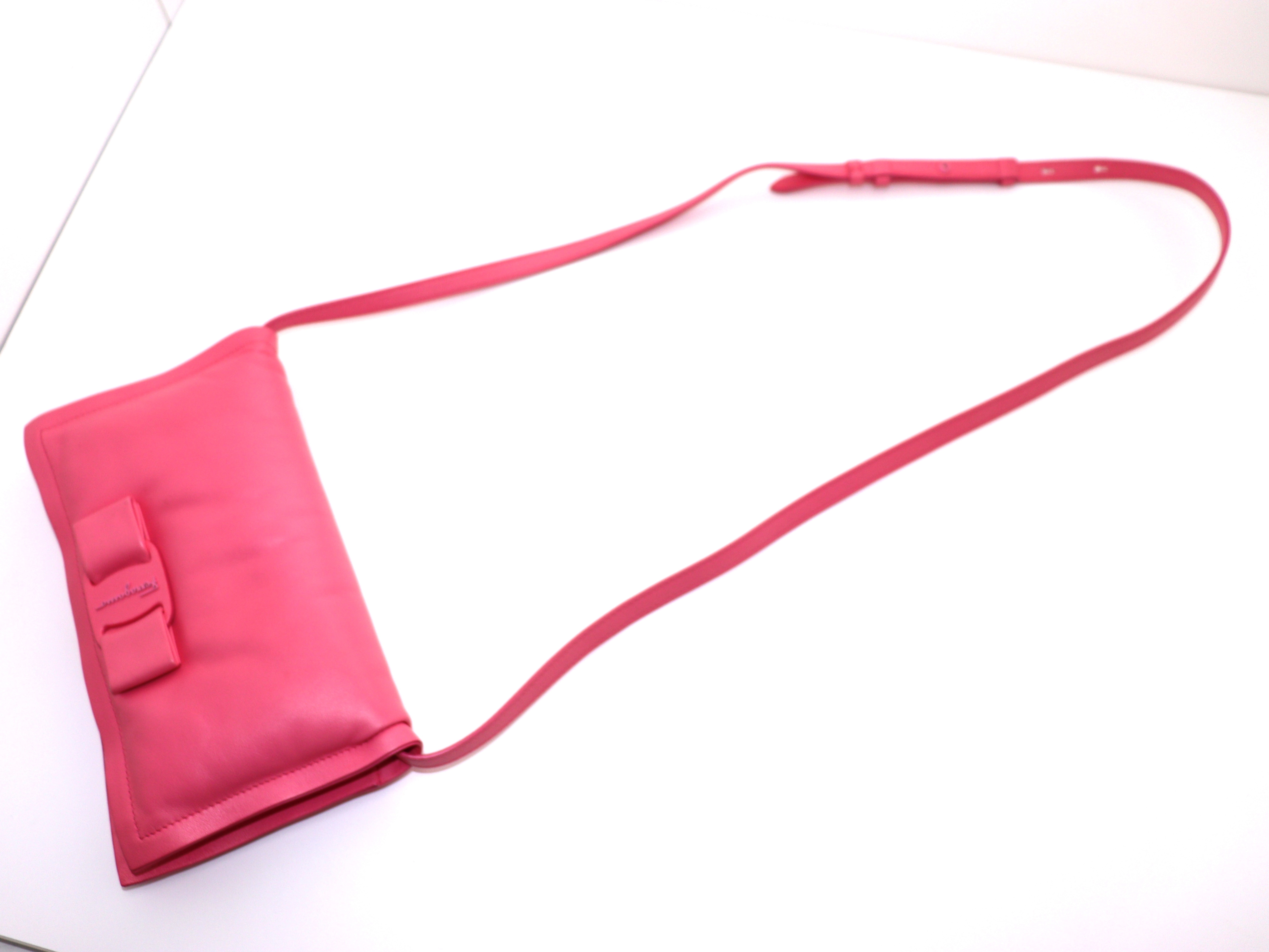 Salvatore Ferragamo　フェラガモ　ヴァラリボン　ショルダーバッグ　ピンク　レザー　【471】L