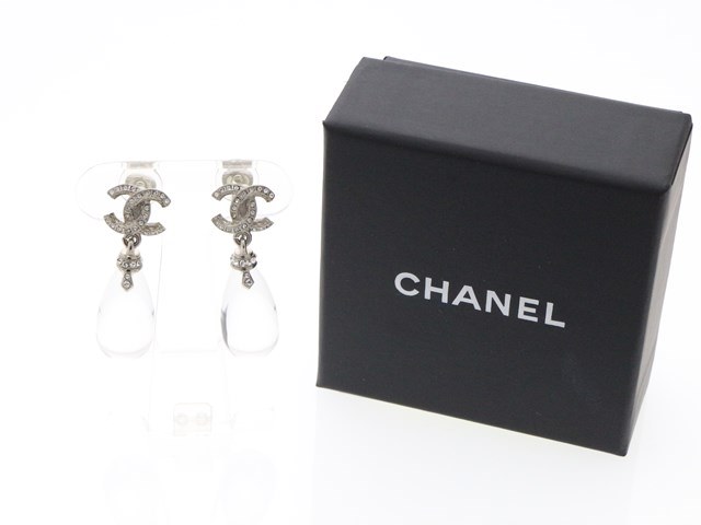 CHANEL シルバーラインストーンイヤリング　ロゴ 23120610.jpg