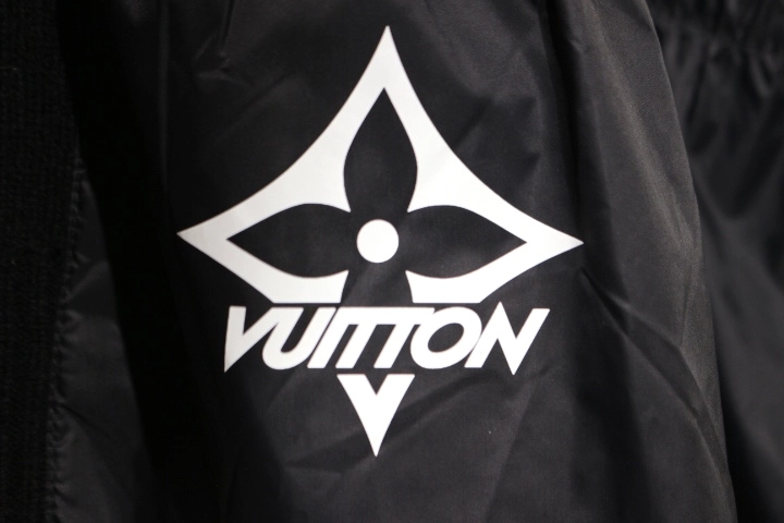 LOUIS VUITTON ルイヴィトン ベスト LVベスト 1AC19E レディースS ブラック ウール/カシミヤ/ナイロン 参考定価:¥542,300- (2148103659553)【200】