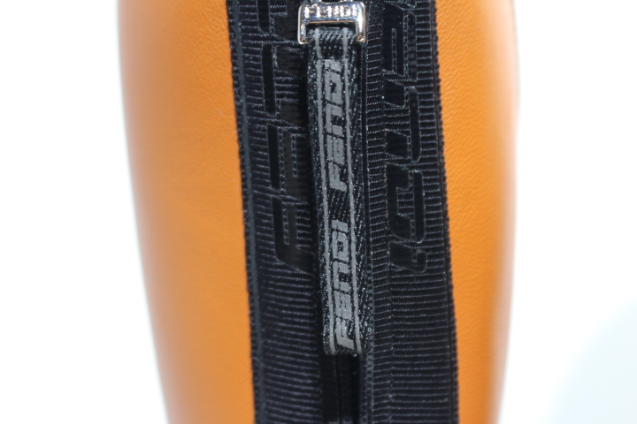 FENDI ミドルブーツ ブラック 8W4678 7U1458ADMKF1DV5_02?wid=2000&