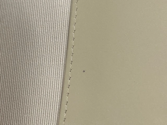 CAHANEL　シャネル 　　ラインストーンココマーク　パスポートケース　ベージュ/GP金具【472】KS