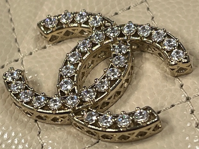 CAHANEL　シャネル 　　ラインストーンココマーク　パスポートケース　ベージュ/GP金具【472】KS