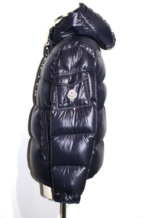 Moncler モンクレール ポリウレタンプルオーバー 黒に近いネイビー