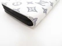LOUIS VUITTON　ルイヴィトン　財布　ジッピーウォレット・ヴェルティカル　M83381　モノグラム・シャドウ　ホワイト/ネイビー　2143200573610　【437】