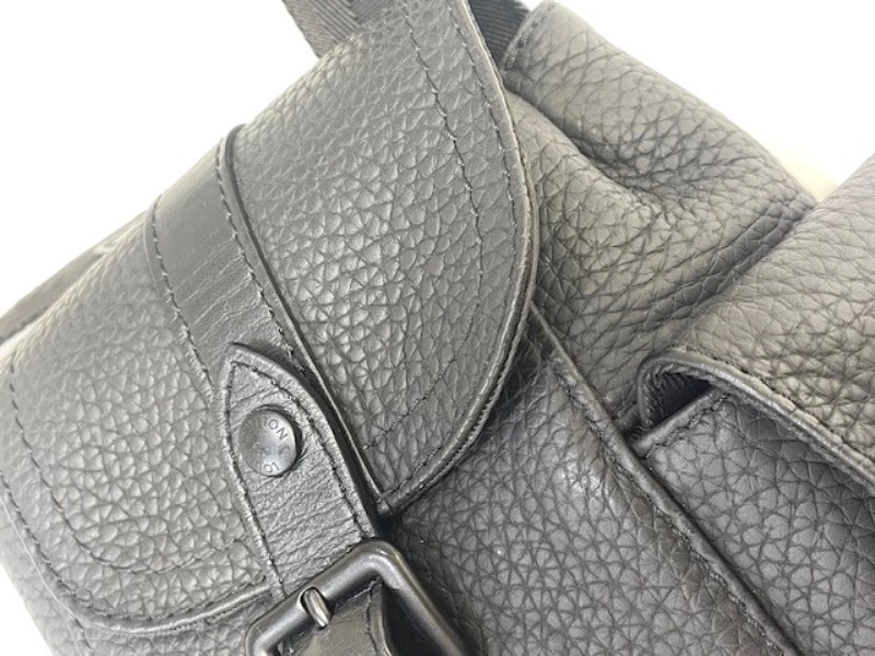 LOUIS VUITTON　ルイヴィトン　バック　ボディバッグ ショルダーバッグ クリストファーXS M58495 トリヨンレザー　ノワール　ブラック × マットブラック金具【472】AH