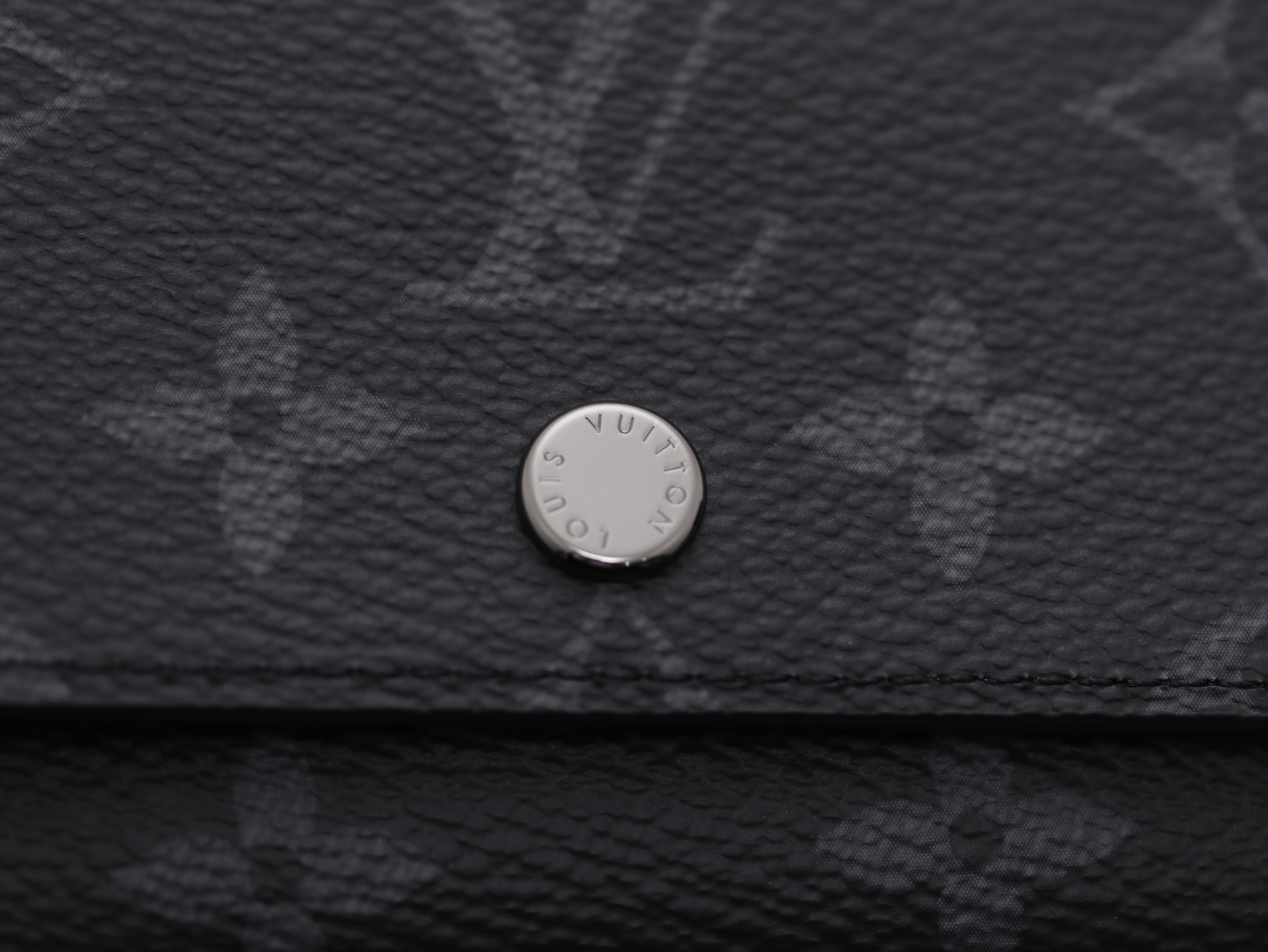 ✨新品✨ルイヴィトン モノグラムエクリプス ヴィクターウォレット M12598 LOUIS VUITTON ルイヴィトン ヴィクター・ウォレット モノグラム