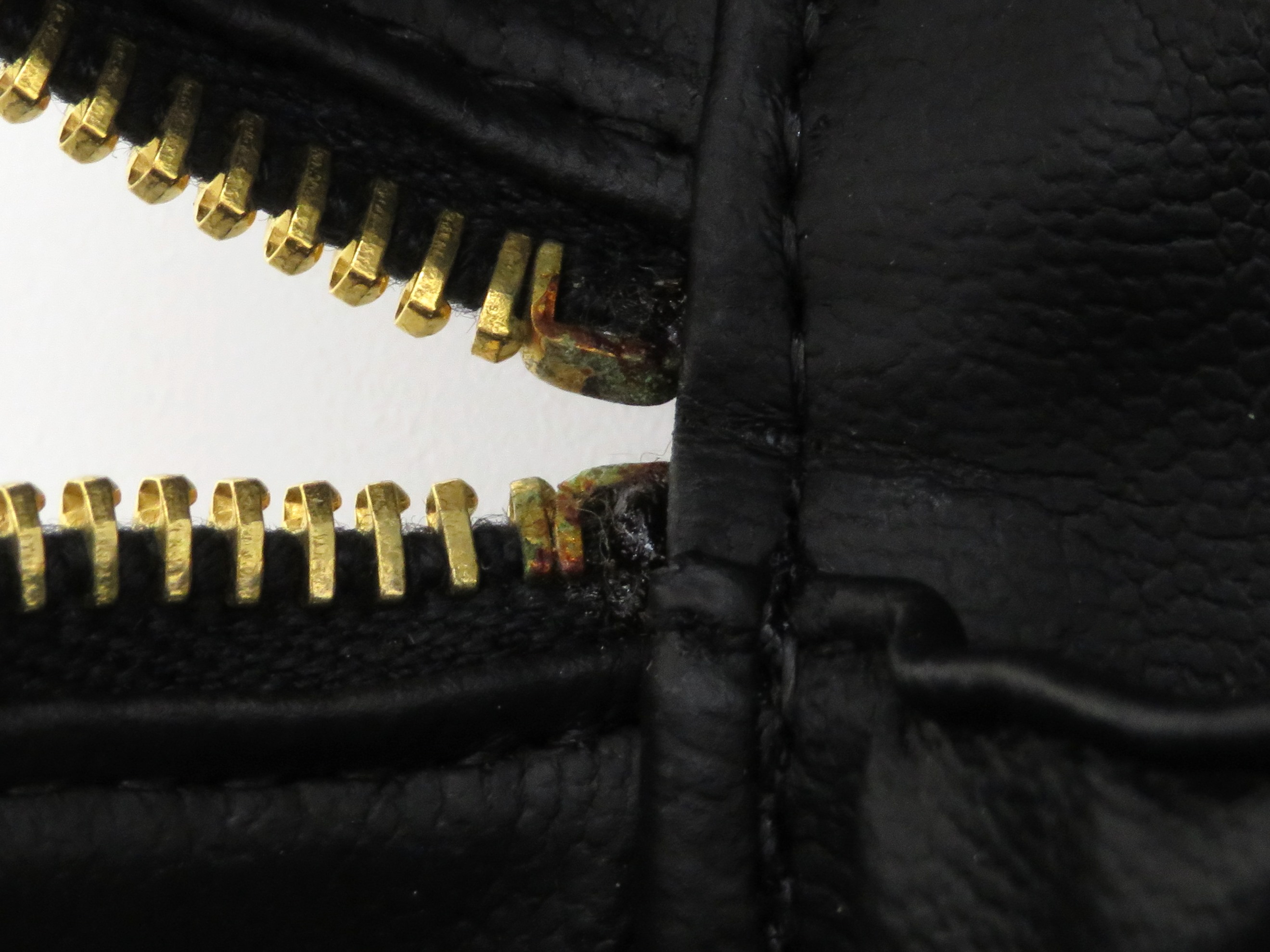 CHANEL シャネル 横型バニティ ブラック GP キャビアスキン CHANEL シャネル 横型バニティ ブラック GP キャビアスキン