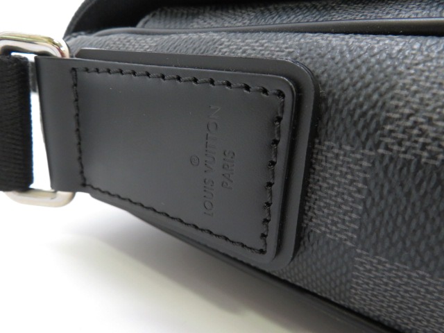 LOUIS VUITTON ルイヴィトン ディストリクトPM ショルダーバッグ