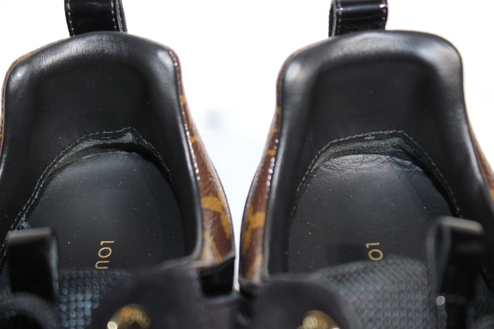 LOUIS VUITTON ルイヴィトン ランアウェイ・ライン スニーカー