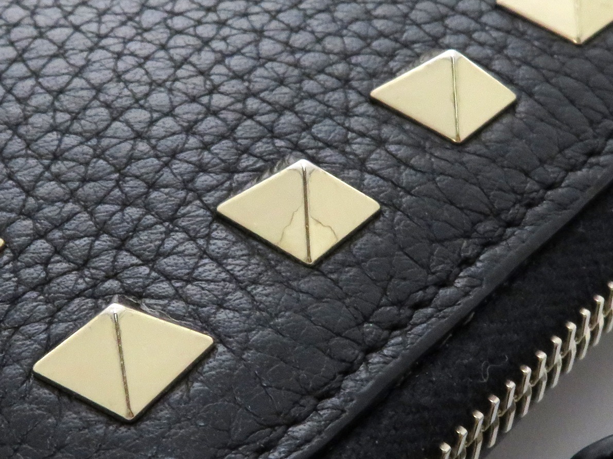 VALENTINO ヴァレンティノ ロックスタッズ 2つ折り財布 レザー VALENTINO ヴァレンティノ ロックスタッズ 2つ折り財布 レザー