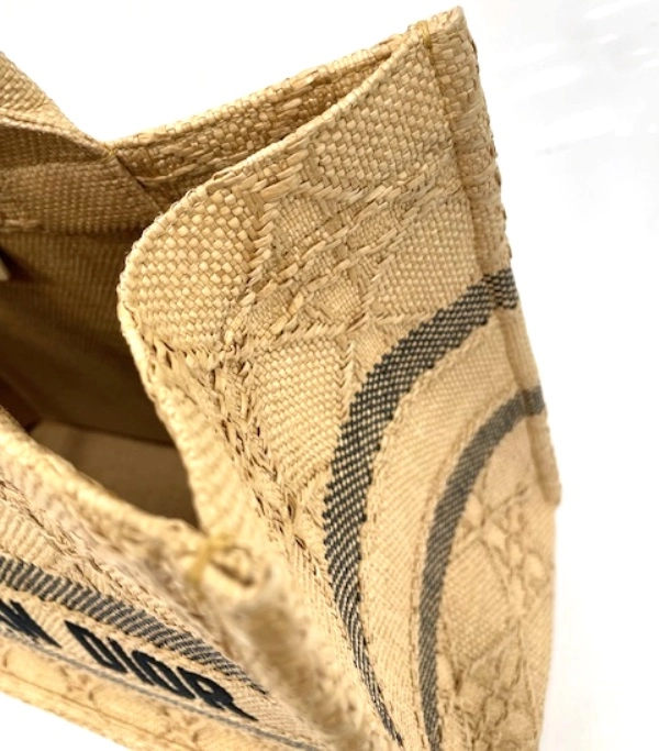 DIOR　ディオール トートバック　ブックトート ミディアムバッグ カナージュ ラフィア ナチュラル　M1296ZSQD_M925【472】AH