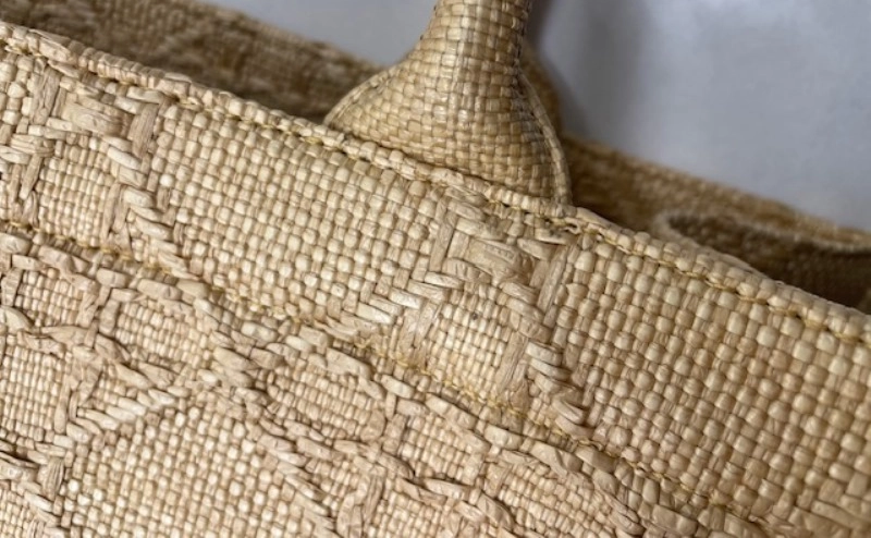 DIOR　ディオール トートバック　ブックトート ミディアムバッグ カナージュ ラフィア ナチュラル　M1296ZSQD_M925【472】AH