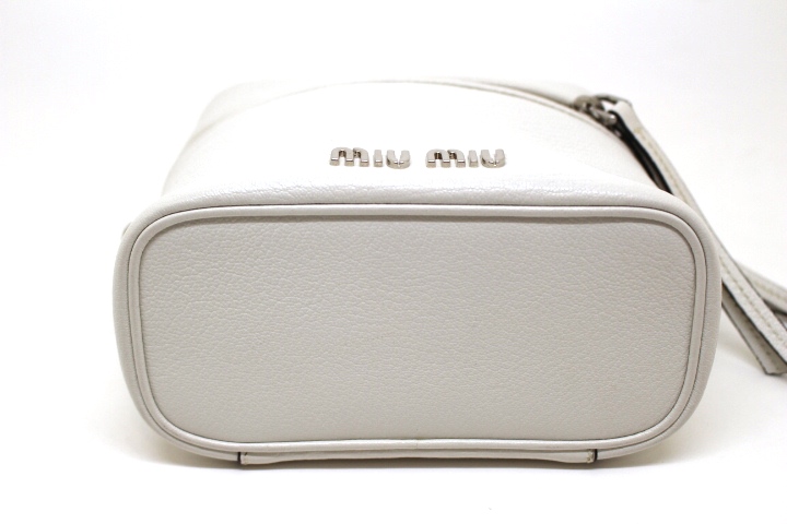 miu miu ミュウミュウ 2WAYバニティバッグ ショルダーバッグ miu miu ミュウミュウ 2WAYバニティバッグ ショルダーバッグ