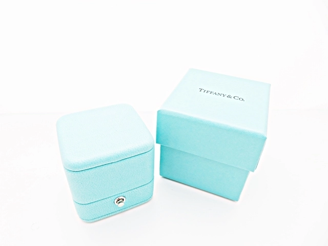 TIFFANY＆CO　ティファニー　リング　ノットＲ　K18ホワイトゴールド/ダイヤモンド　3.7g　ＵS4.5　日本8号　70302799　2143700194445【437】