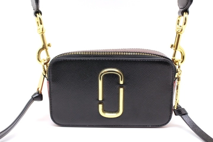 MARC JACOBS マークジェイコブス スナップショット ショルダーバッグ ブラック ボルドー レッド レザー M0012007-011  （2147200483054）【200】 の購入なら「質」の大黒屋（公式）