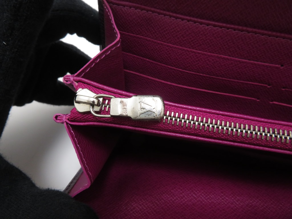 LOUIS VUITTON ポルトフォイユ・サラ エピ カシス イニシャルYSH
