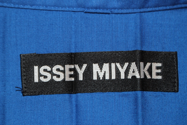 ISSEY MIYAKE　イッセイミヤケ　シャツ　長袖　メンズ2　ブルー　ポリエステル　（2148103231292）【200】