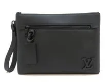 LOUIS VUITTON ルイ・ヴィトン ポシェット・IPAD レザー ノワール