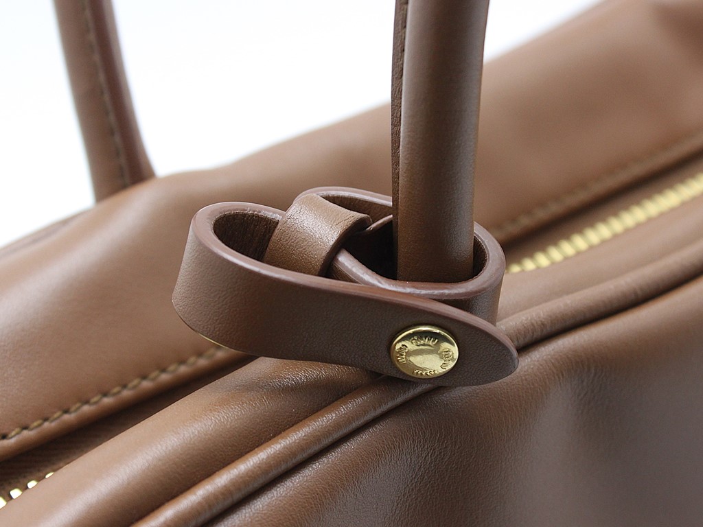 p11【極美品】ミュウミュウ　ロゴ金具　レザー　シボ革　ショルダー　カメラバッグ ミュウミュウ MIUMIU ショルダーバッグ レザー ネイビー