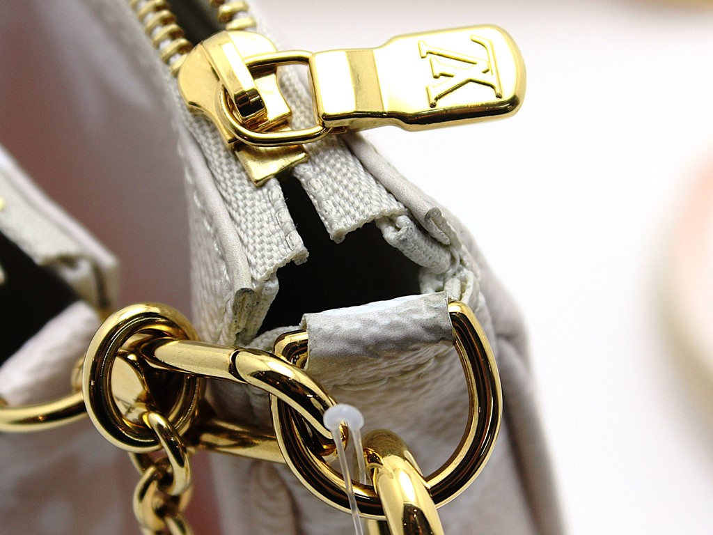 LOUIS VUITTON ルイヴィトン ミュルティ・ポシェット・アクセ