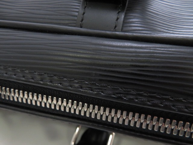 【鑑定済】ルイヴィトン　エピ　ポルトドキュマン　ボワヤージュ　ビジネスバッグ　黒 Louis Vuitton【ポルト ドキュマン・ヴォワヤージュ】ビジネス (Louis