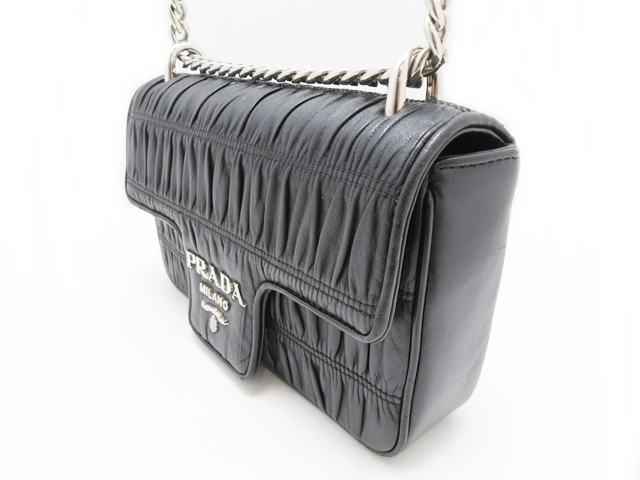 PRADA　プラダ　ギャザー　チェーンショルダー　ブラック　カーフ　2148103818677【437】
