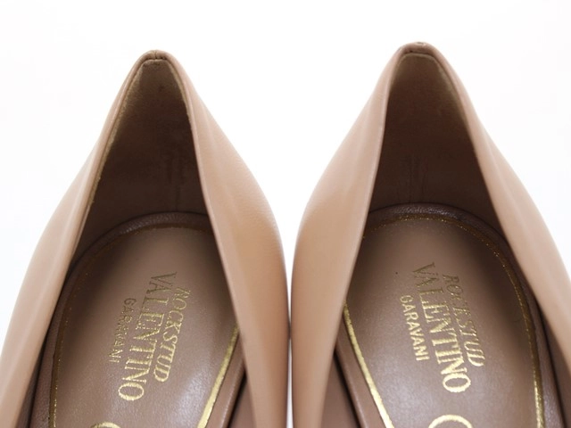 VALENTINO バレンチノ 靴 ロックスタッズパンプス レディース36ハーフ(約23~23.5cm) ベージュ ブラック カーフ WW0S0DF8 (2143000711885) 【200】