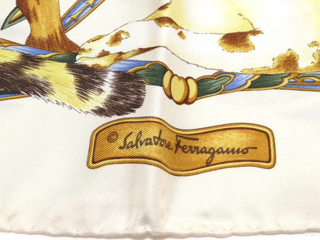 Salvatore Ferragamo サルバトーレフェラガモ スカーフ アニマル