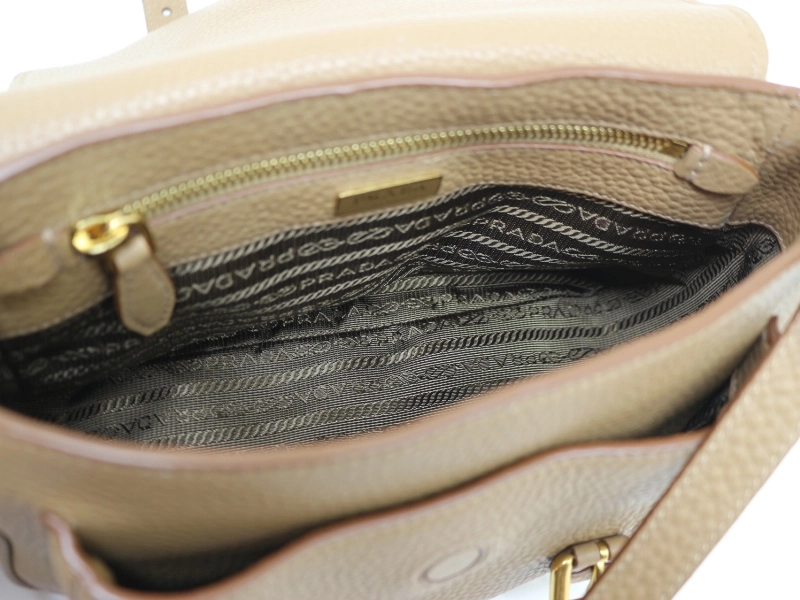 PRADA　プラダ　ショルダーバッグ　ワンショルダー　ベージュ　レザー　2148103808265　【中古】【大黒屋】【200】