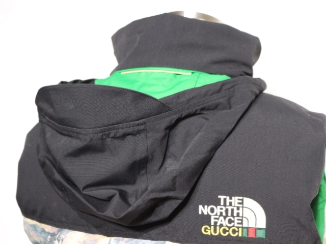 21AW GUCCI グッチ 衣類 THE NORTH FACEコラボダウンベスト メンズS フォレストプリント ナイロン 663762XAADS3471