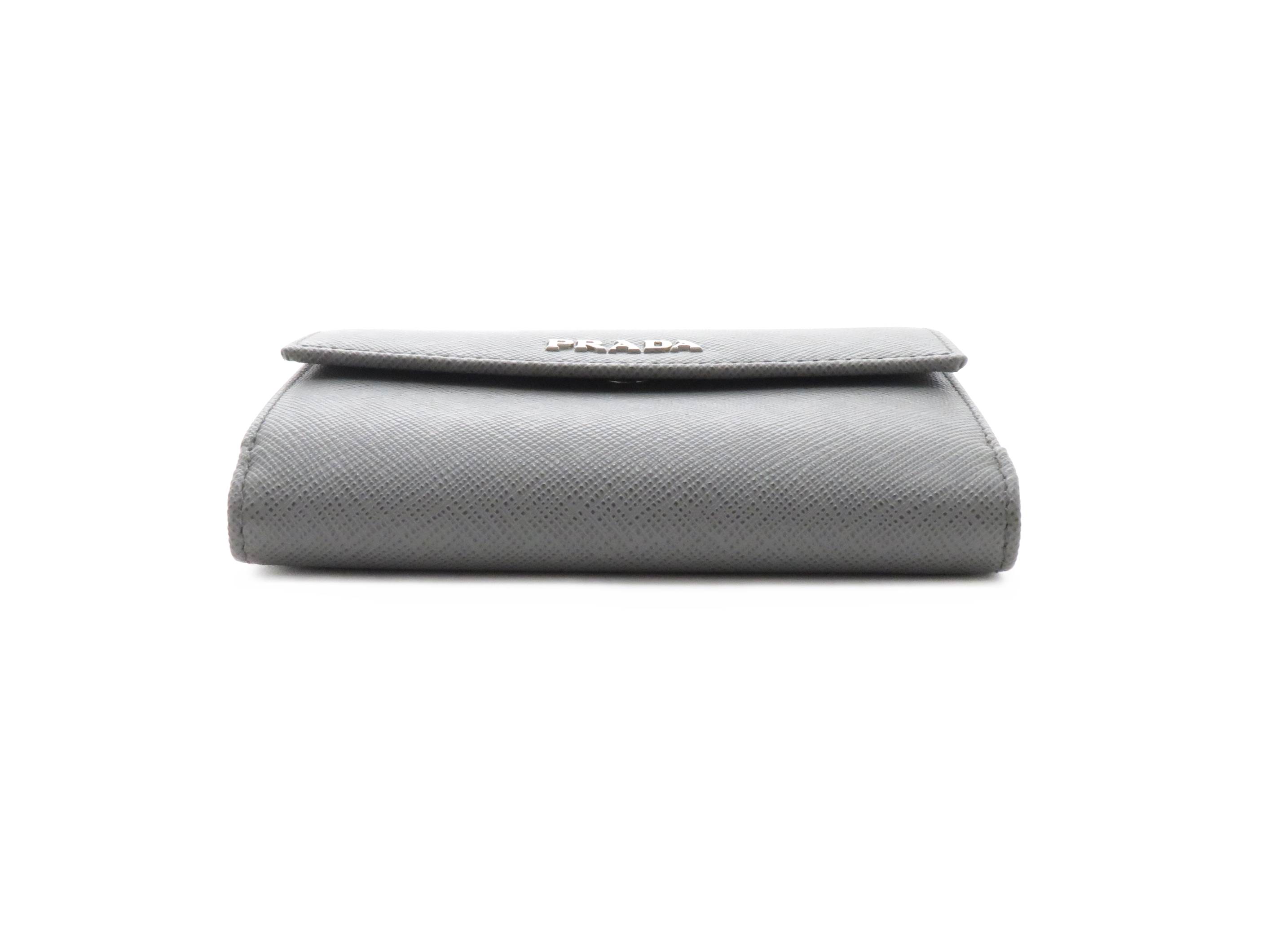 PRADA プラダ Wホック財布 サフィアーノ グレー 1MI002 【437
