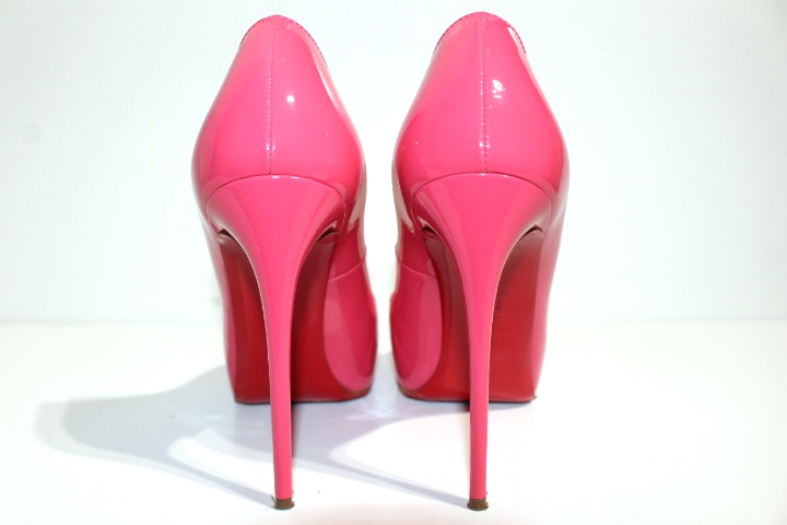 訳あり【新品】ルブタン オープントゥ プラットフォーム パンプス ヌード 36 訳ありルブタン オープントゥ プラットフォーム パンプス ヌード 36