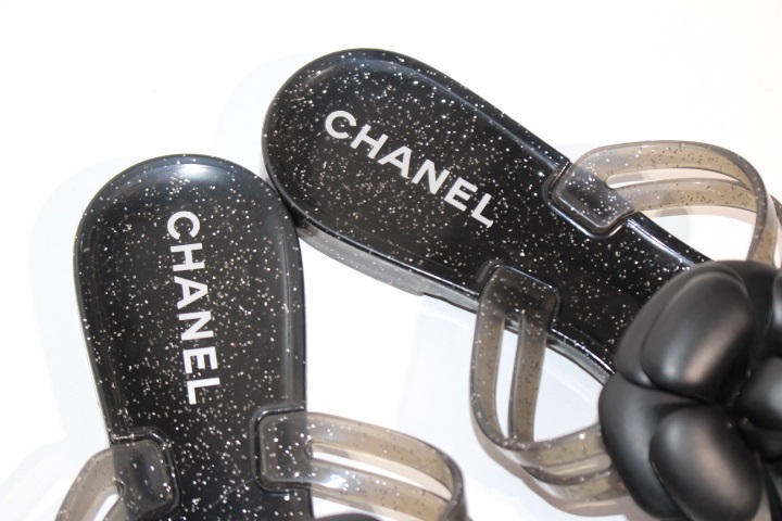 【大人気❗️】CHANEL シャネル カメリア トングサンダル サンダル ロゴ CHANEL シャネル サンダル トングサンダル レディース36 約22.5