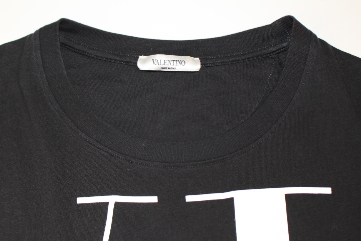 (クリーニング済）ヴァレンチノ VALENTINO Tシャツ ビッグロゴ コットン 綿 100％ バレンチノ 黒 × 白 × イエロー 8072