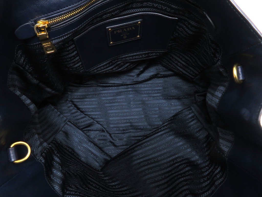 PRADA ネイビー レザー トートバッグ PRADA ネイビー レザー トートバッグ