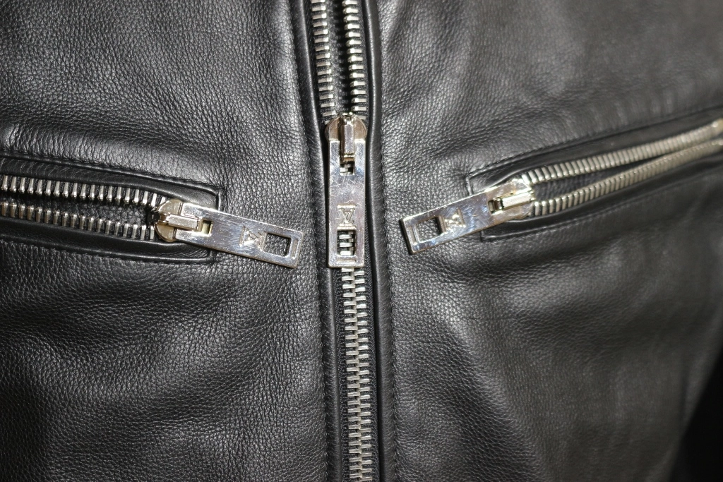 LOUIS VUITTON　ルイヴィトン　衣類　ジップアップレザージャケット　メンズ48　ブラック　RM171Q KB4 HAL52E　2120500250601　【432】