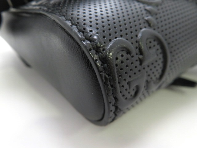 s57【未使用級】グッチ　GGエンボス レザー　ブラック　ウエストバッグ　ポーチ s57【未使用級】グッチ GGエンボス レザー ブラック ウエストバッグ ポーチ