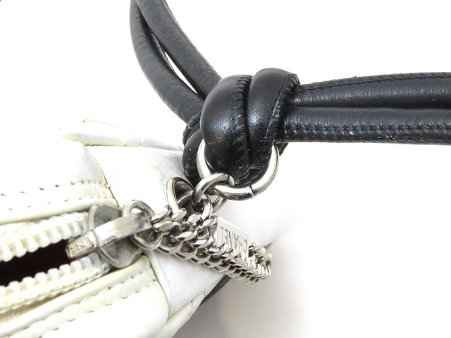 CHANEL シャネル カンボンラインミニポシェット ホワイト CHANEL シャネル カンボンラインミニポシェット ホワイト