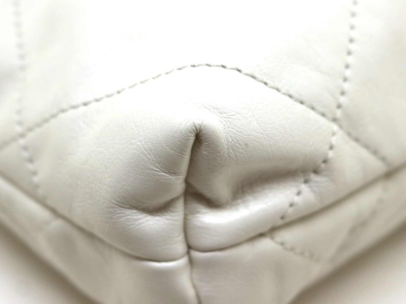 CHANEL　シャネル　ショルダーバッグ　シャネル２２　ミニ　ホワイト／ＧＰ　ゴールド金具　AS3980　2120000324734　【中古】【大黒屋】【200】