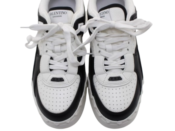 VALENTINO バレンチノ 靴 フリードット ロートップスニーカー レディース36ハーフ(約23.5cm) ホワイト/ブラック 革 4W2S01G5 (2148103861673) 【200】