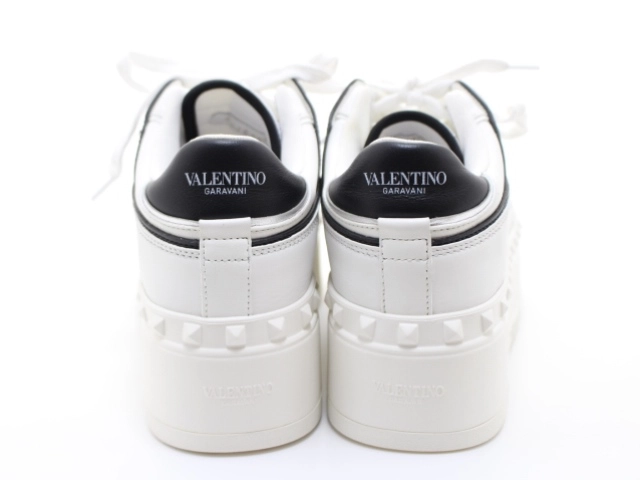 VALENTINO バレンチノ 靴 フリードット ロートップスニーカー レディース36ハーフ(約23.5cm) ホワイト/ブラック 革 4W2S01G5 (2148103861673) 【200】