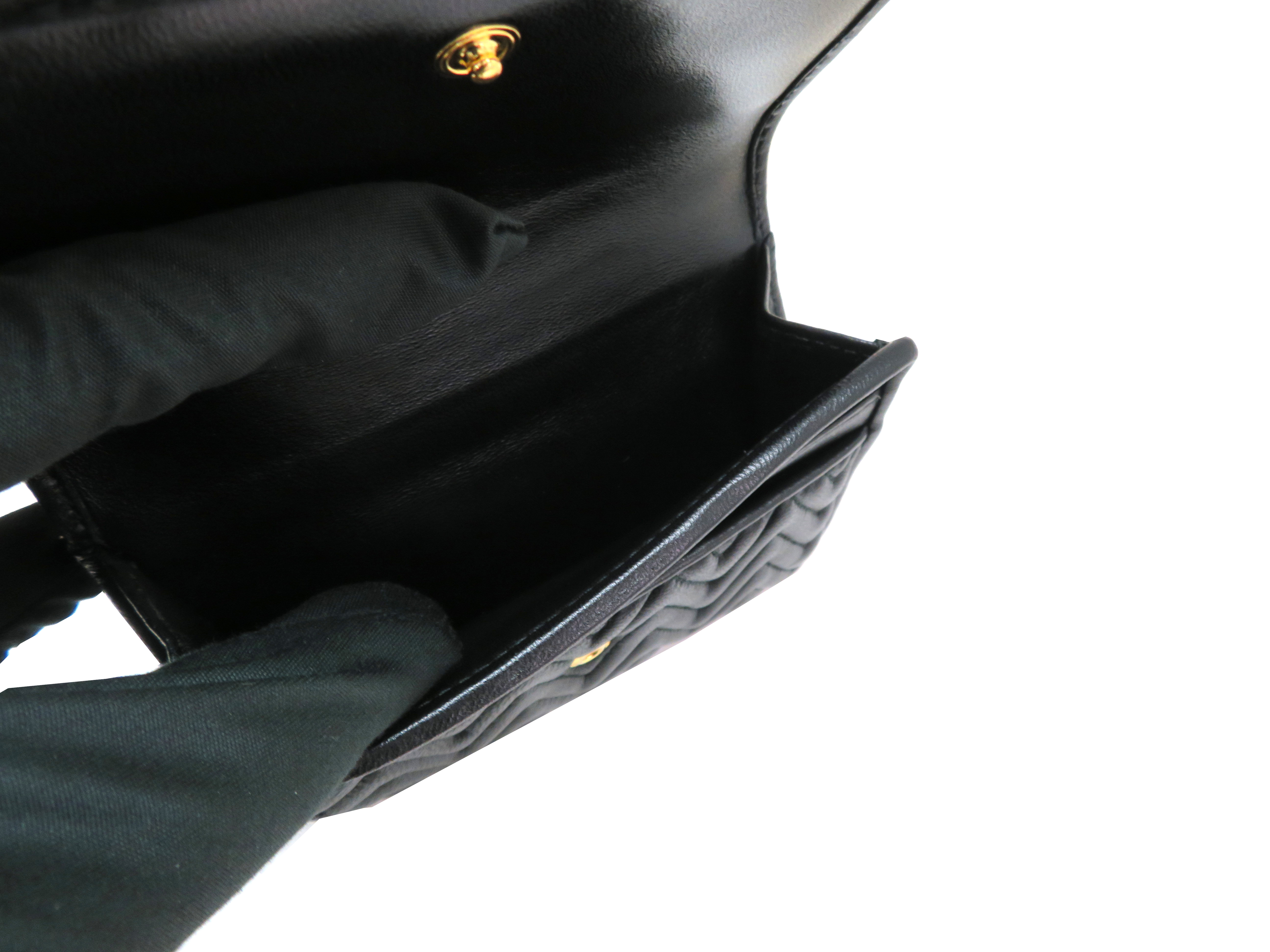 miumiu様 miumiu ミュウミュウ 財布 Wホックコンパクト財布 ブラック ラムスキン