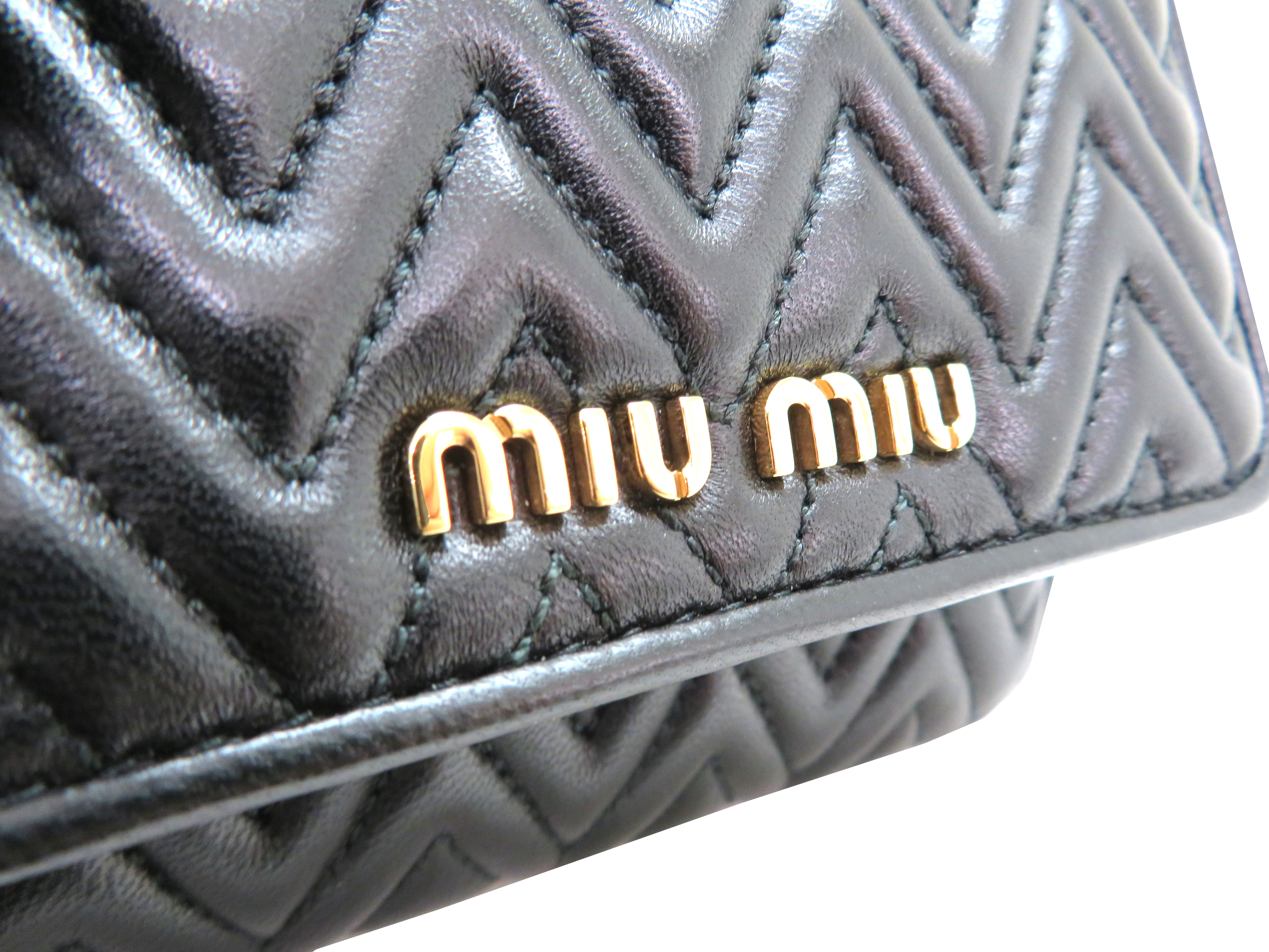 miumiu　ミュウミュウ　財布　Wホックコンパクト財布　ブラック　ラムスキン　５MH523 【432】