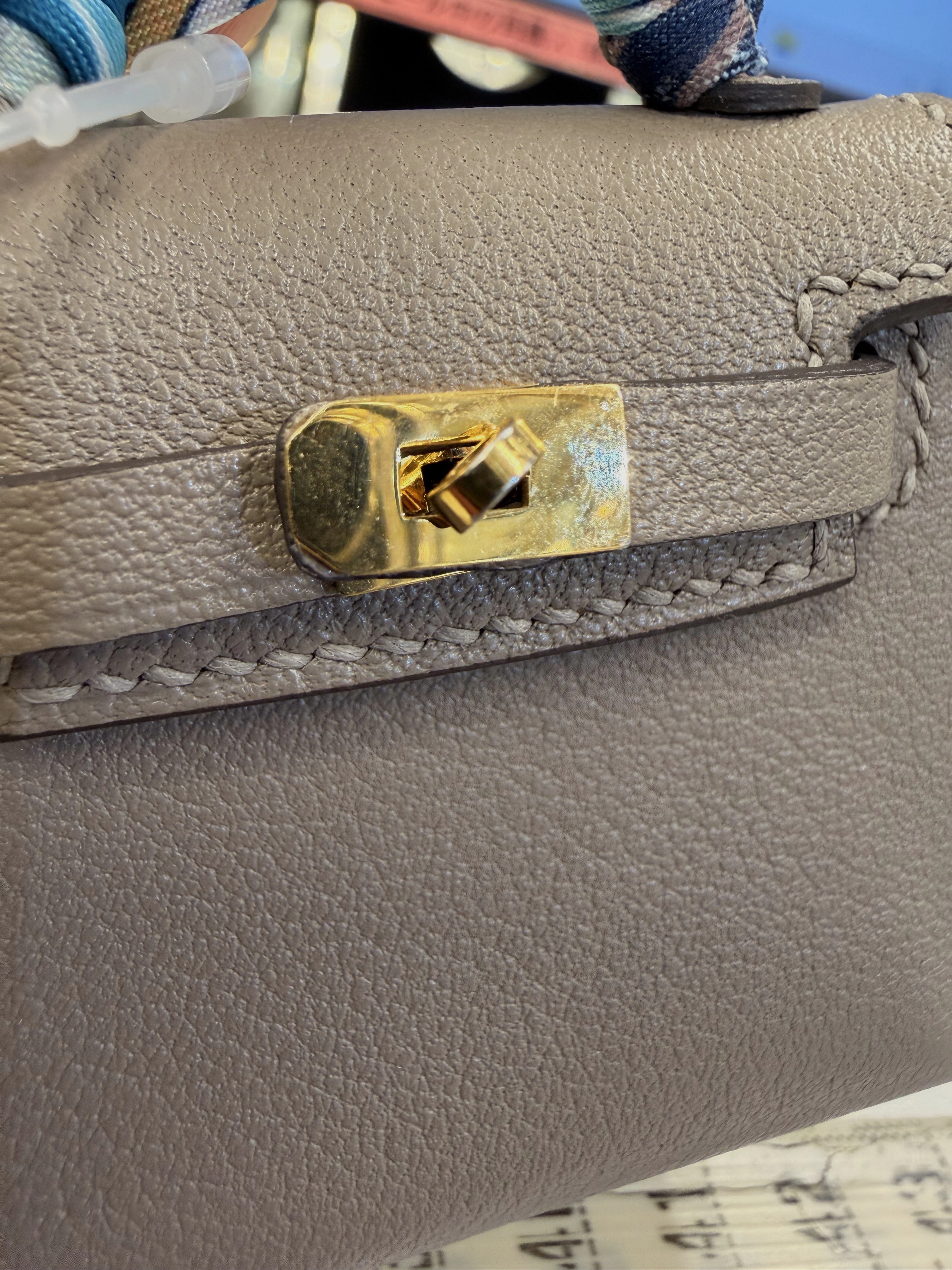 HERMES  エルメス  小物　バッグチャーム　ケリー・ツイリーチャーム　グレー・GP金具　エヴァーカラー・シルク　Y刻印・2020年頃製造　本体のみ【472】HA