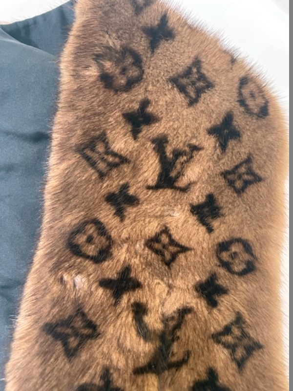 LOUIS VUITTON ルイヴィトン マフラー ミンクマフラー ショート LOUIS VUITTON ルイヴィトン マフラー ミンクマフラー ショート