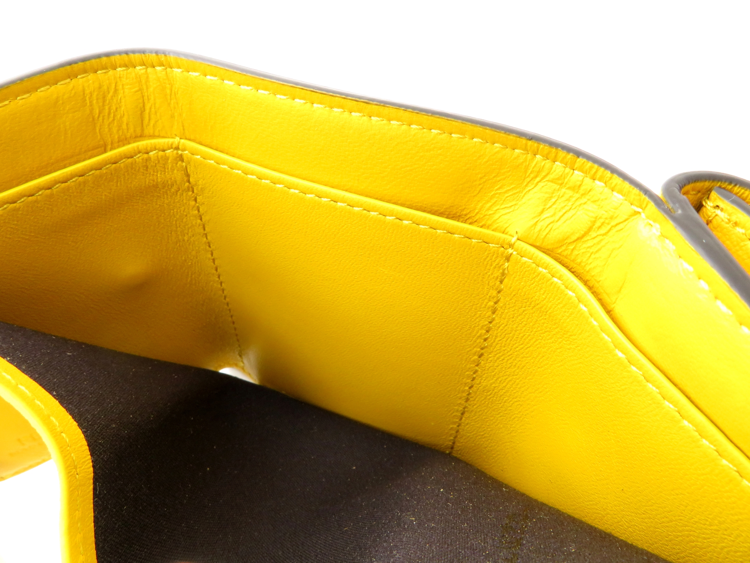 FENDI イエロー 三つ折り財布 中古・古着通販】FENDI (フェンディ) 2つ折り財布 イエロー